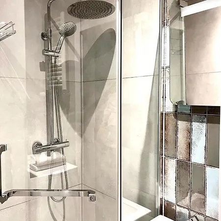 George Przy Stadionie Narodowym Varşova