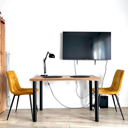 Διαμέρισμα George Przy Stadionie Narodowym *